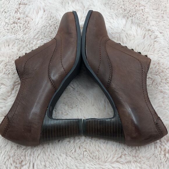 Michelle D brown upper leather elastic goring bootie - Picture 4 of 7